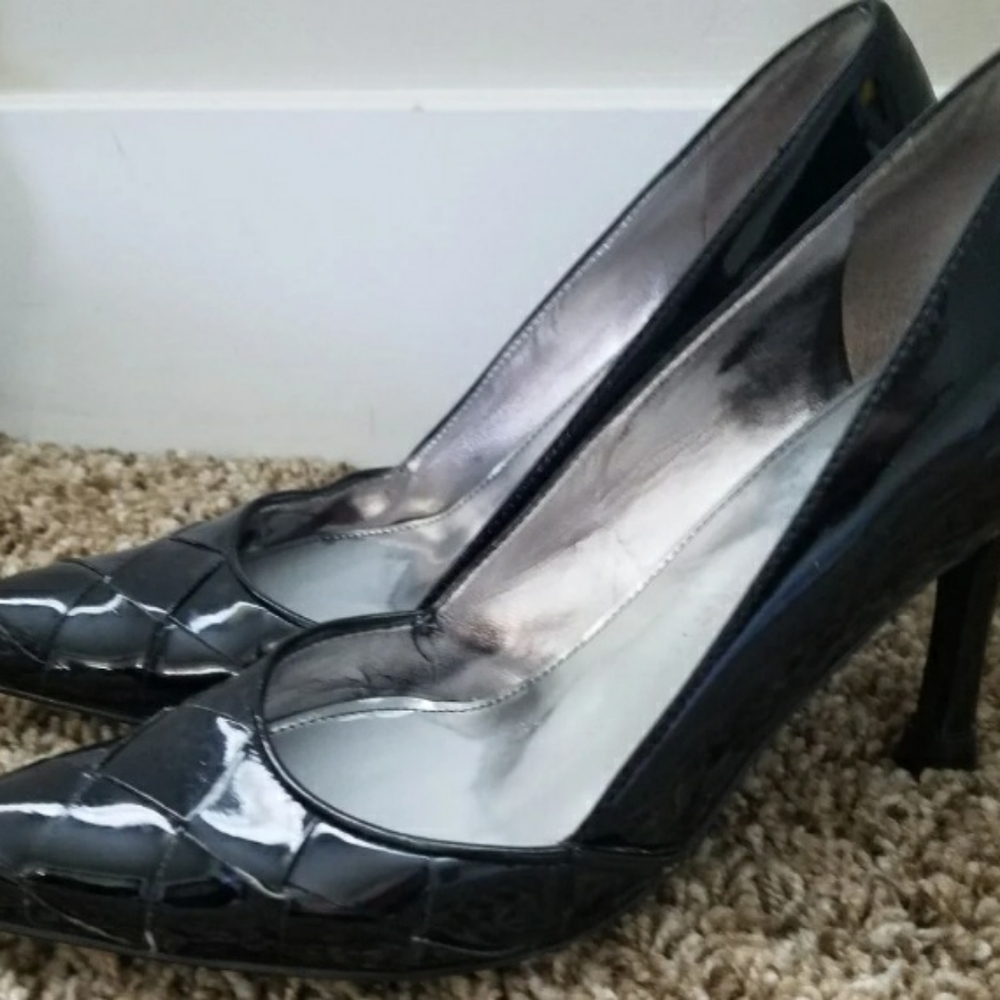 Marc Fisher pointed-toe heels size 6 M